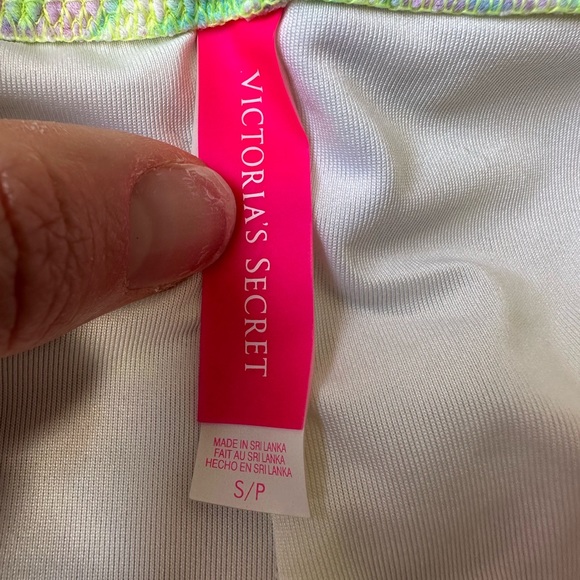 Victoria’s Secret bandeau bikini - Picture 6 of 9